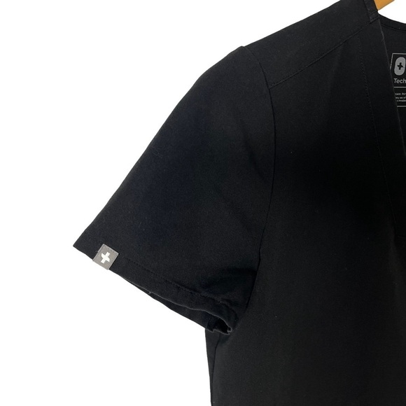 Figs Casma Three Pocket Scrub Top Black Size XS Short Sleeve Style FW1100 - Picture 4 of 8